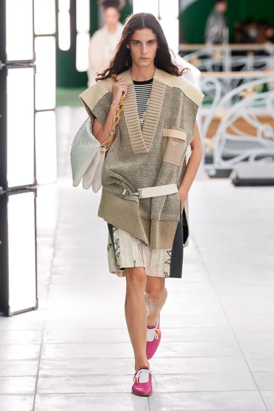 Look 25